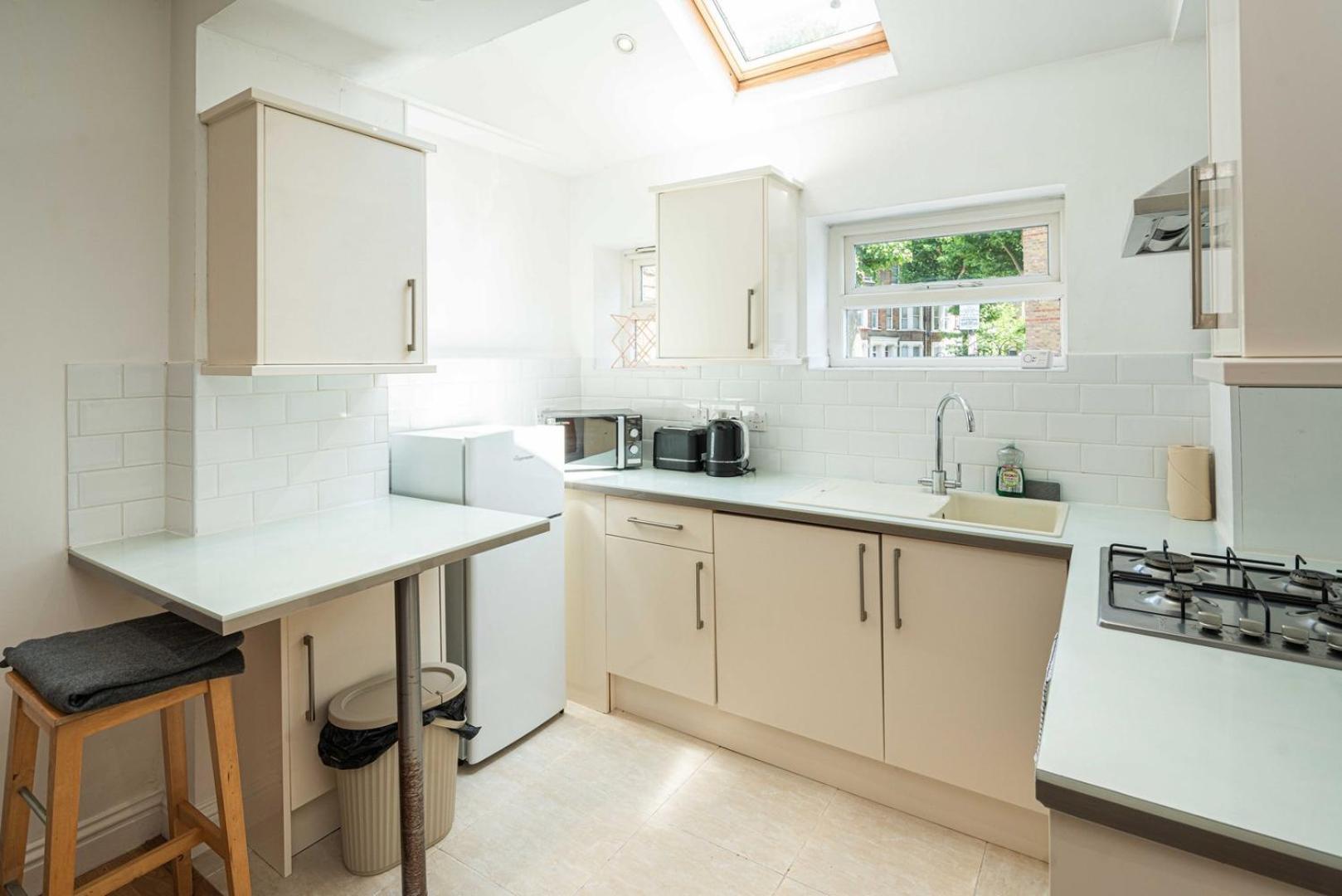 Super 2bd Maisonette In Queens Park, Maida Vale * London