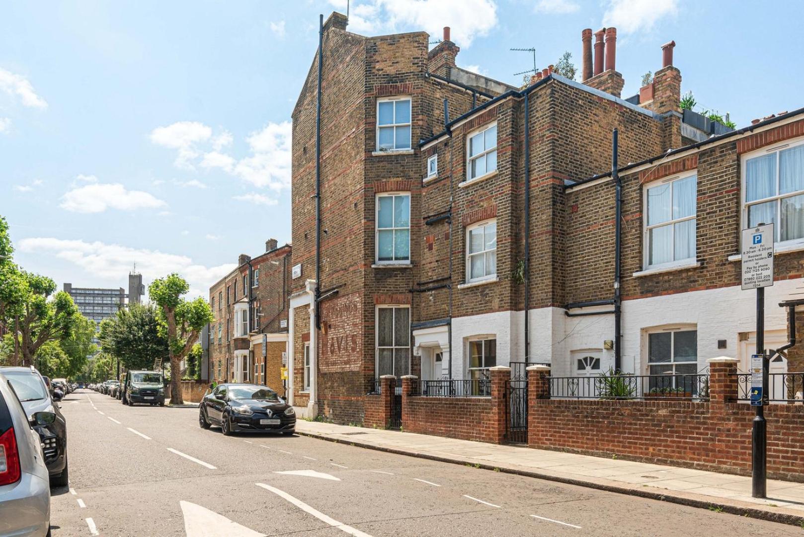 Super 2bd Maisonette In Queens Park, Maida Vale London