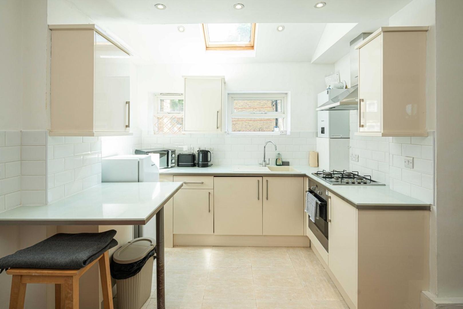 Super 2bd Maisonette In Queens Park, Maida Vale Apartment London